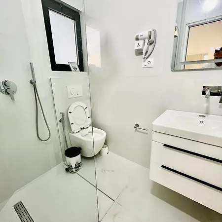 Park Bujari 酒店 *