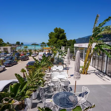 Park Bujari Εξαμίλιο