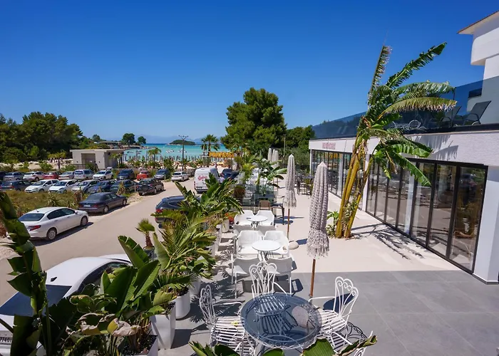 Park Bujari Εξαμίλιο